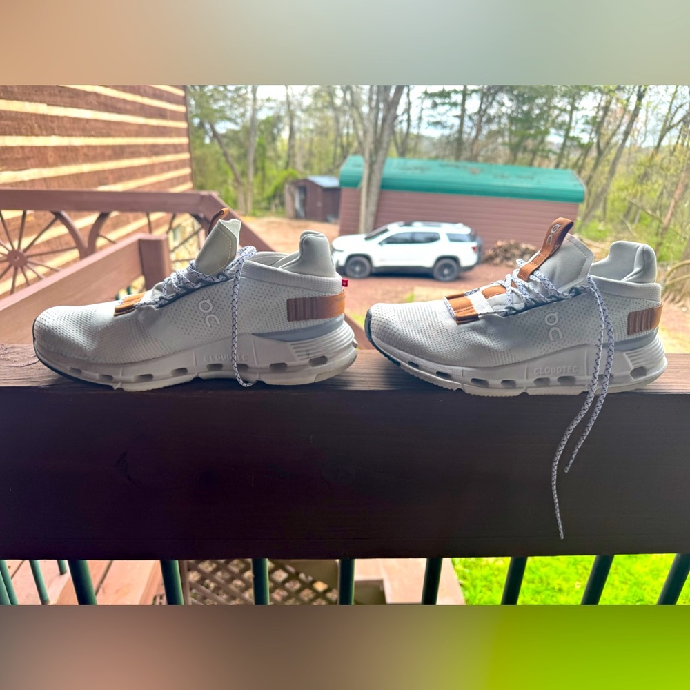 EUC ON Cloudtec woman’s sneakers.  Size 7.5